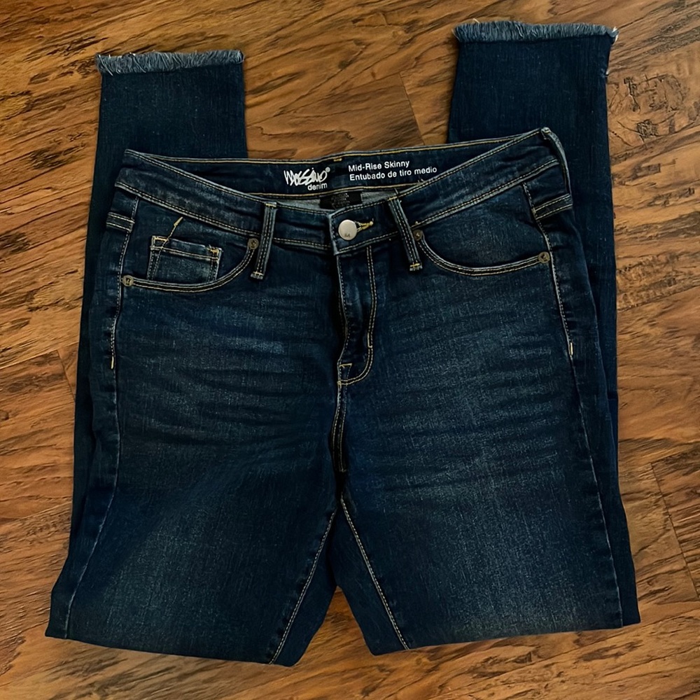 Mossimo Size 4/27R Skinny Jeans